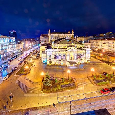 Four-Room Apartment Near The Opera Of Ukraine Kijów Zewnętrze zdjęcie