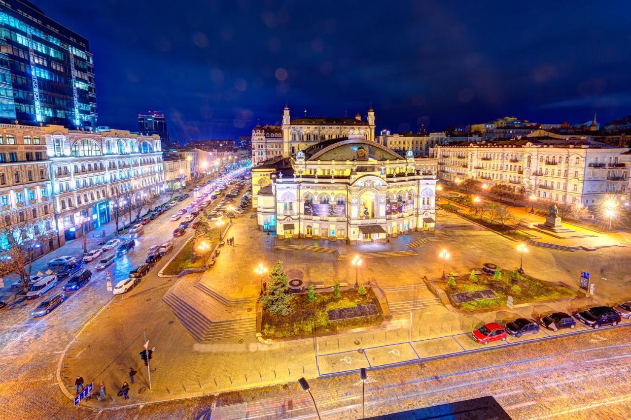 Four-Room Apartment Near The Opera Of Ukraine Kijów Zewnętrze zdjęcie